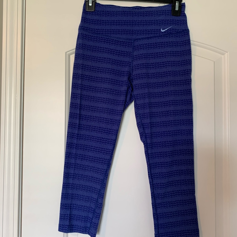 like new blue patterned nike workout crop leggings
